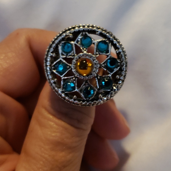 Ring - Picture 2 of 4
